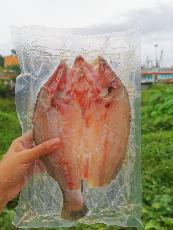 ปลากะพงแดดเดียว ขนาด 500g แค่ฉีกซอง​ ทอดจนเหลืองกรอบ​ อร่อยยันก้าง