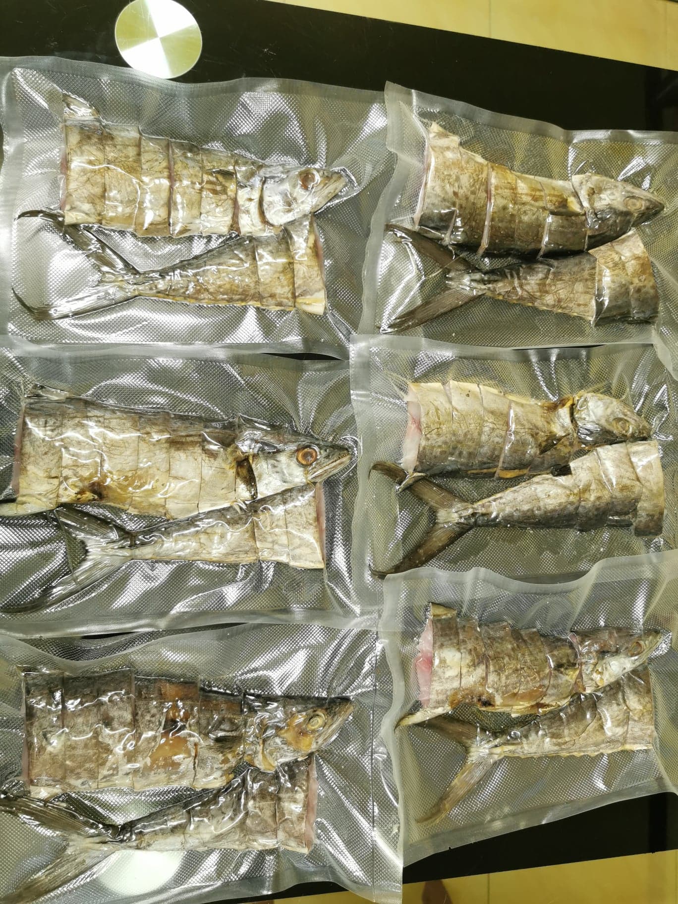 ปลาอินทรีย์เค็ม​ ทั้งตัว (ขนาด 300-350g) หมักและตากบนเรือประมง คัดพิเศษส่งออก