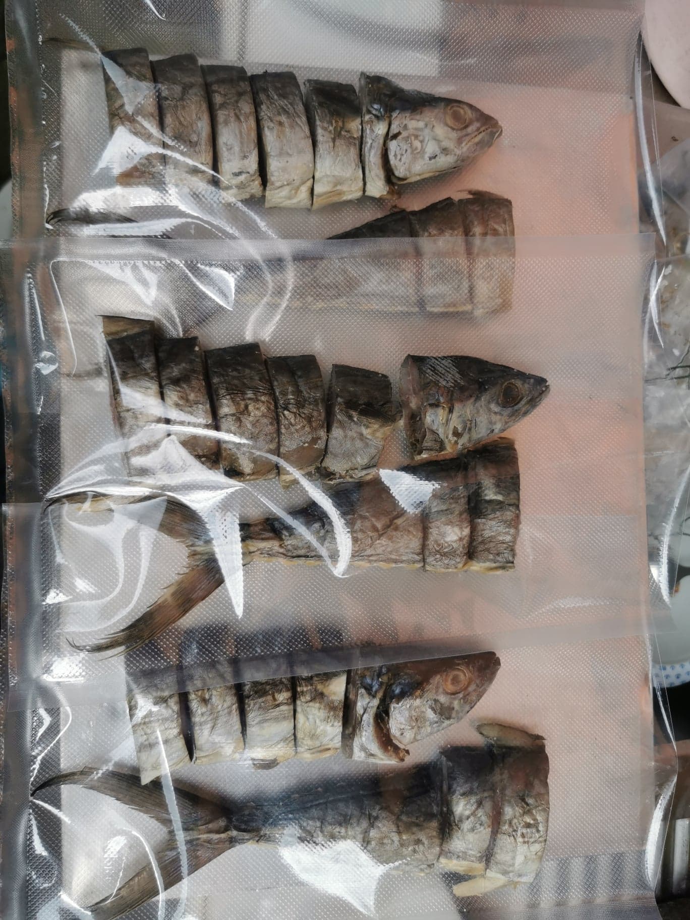 ปลาอินทรีย์เค็ม​ ทั้งตัว (ขนาด 300-350g) หมักและตากบนเรือประมง คัดพิเศษส่งออก